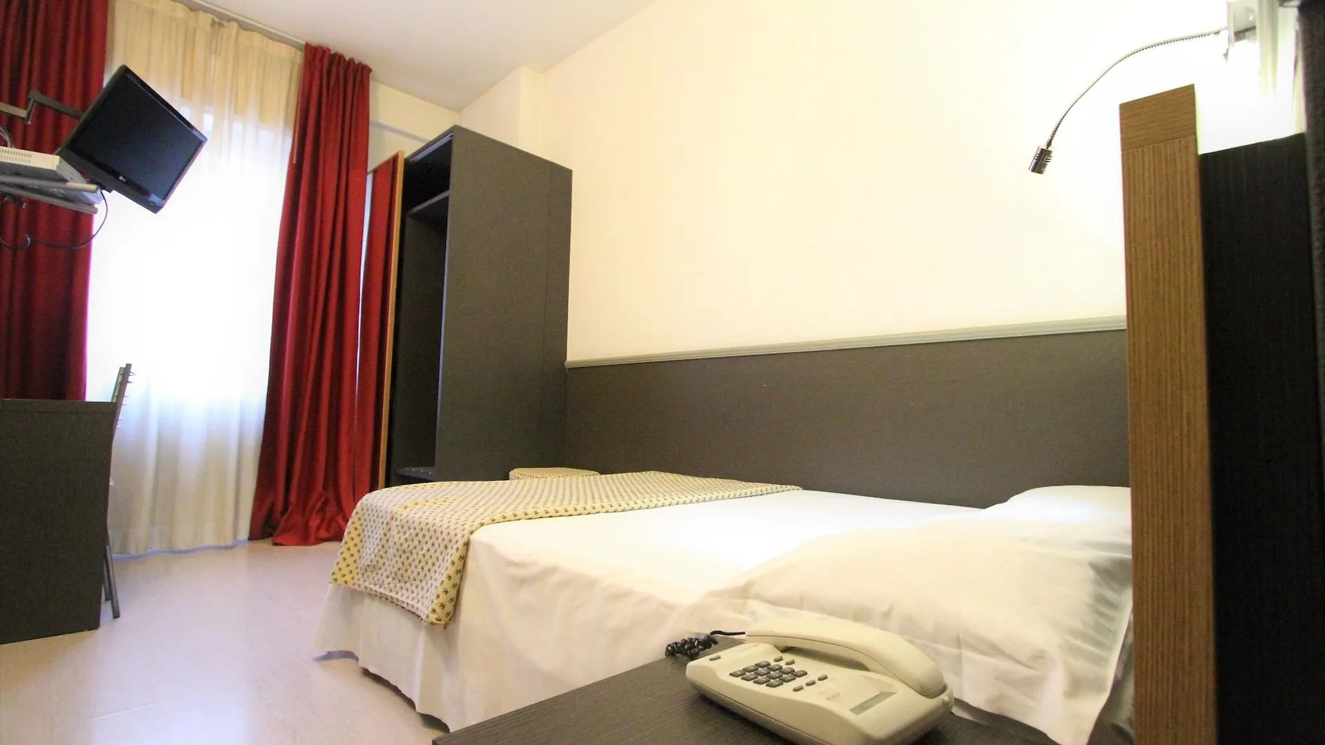 Hotel Corallo Milan 3*,