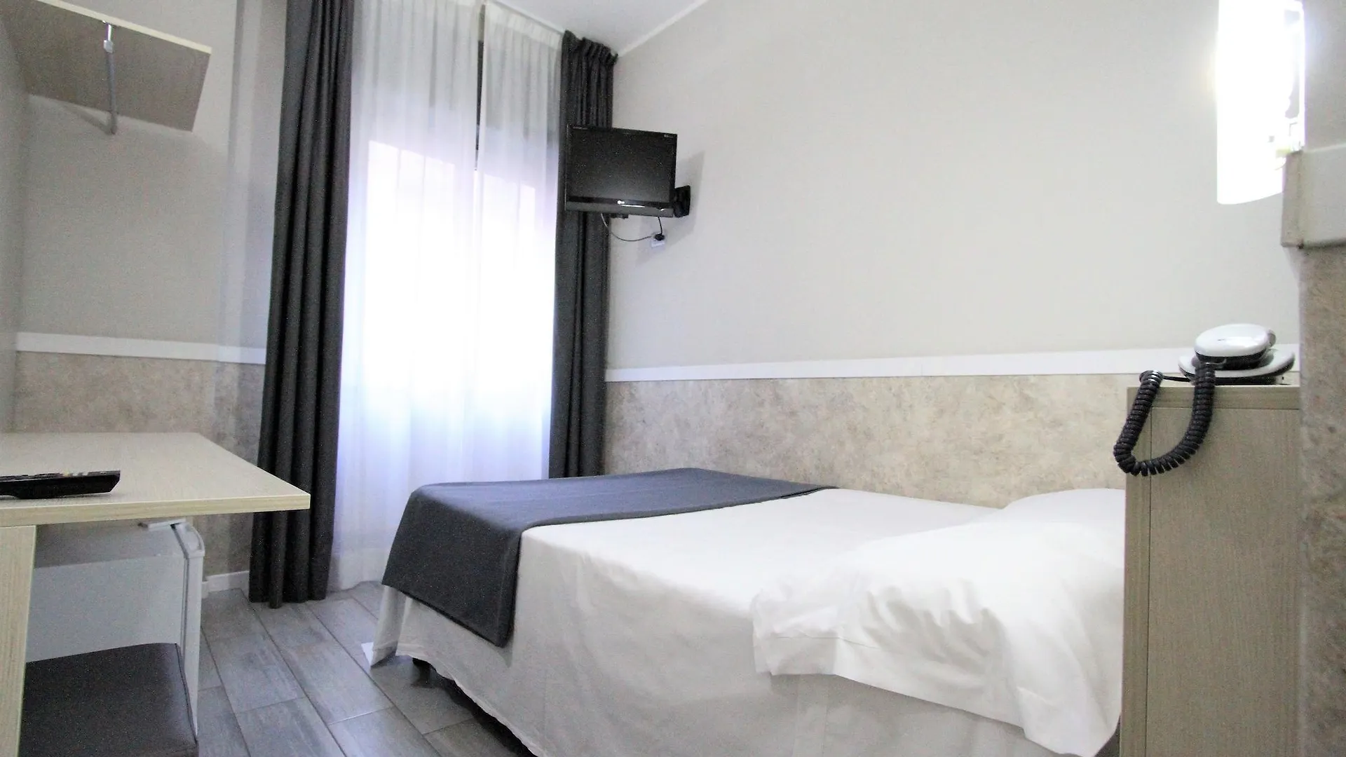 Hotel Corallo Milão 3*,